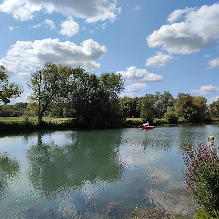 Camping Belle Riviere Chaniers Exteriör bild