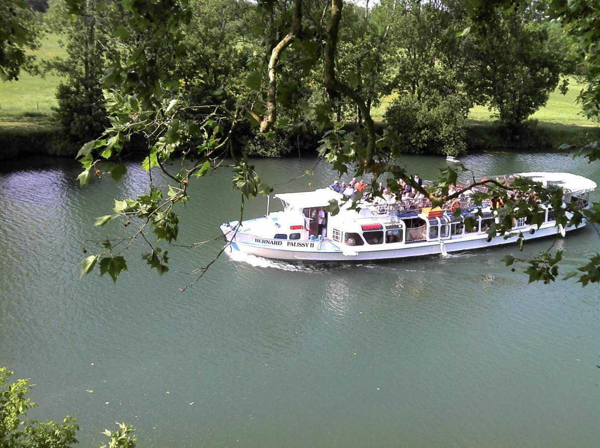 Camping Belle Riviere Chaniers Exteriör bild