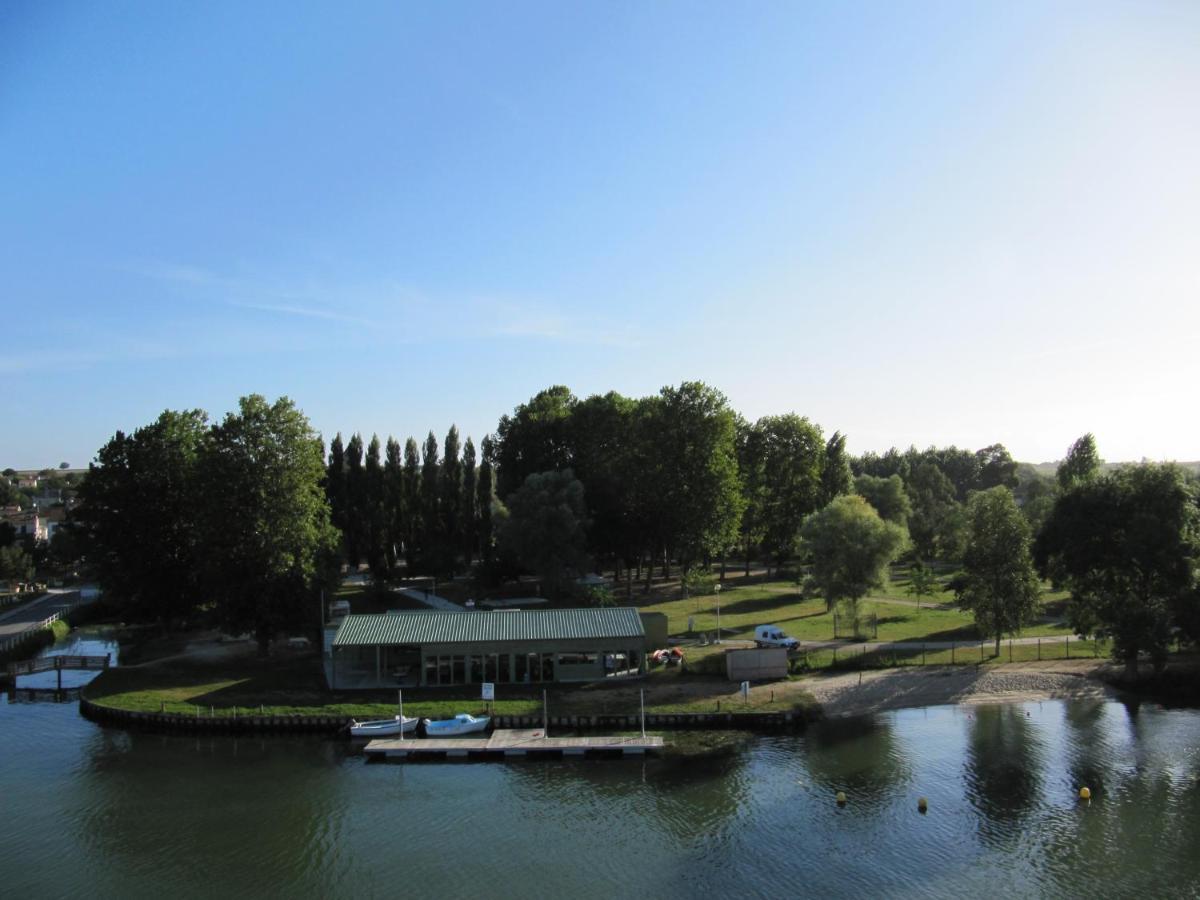 Camping Belle Riviere Chaniers Exteriör bild