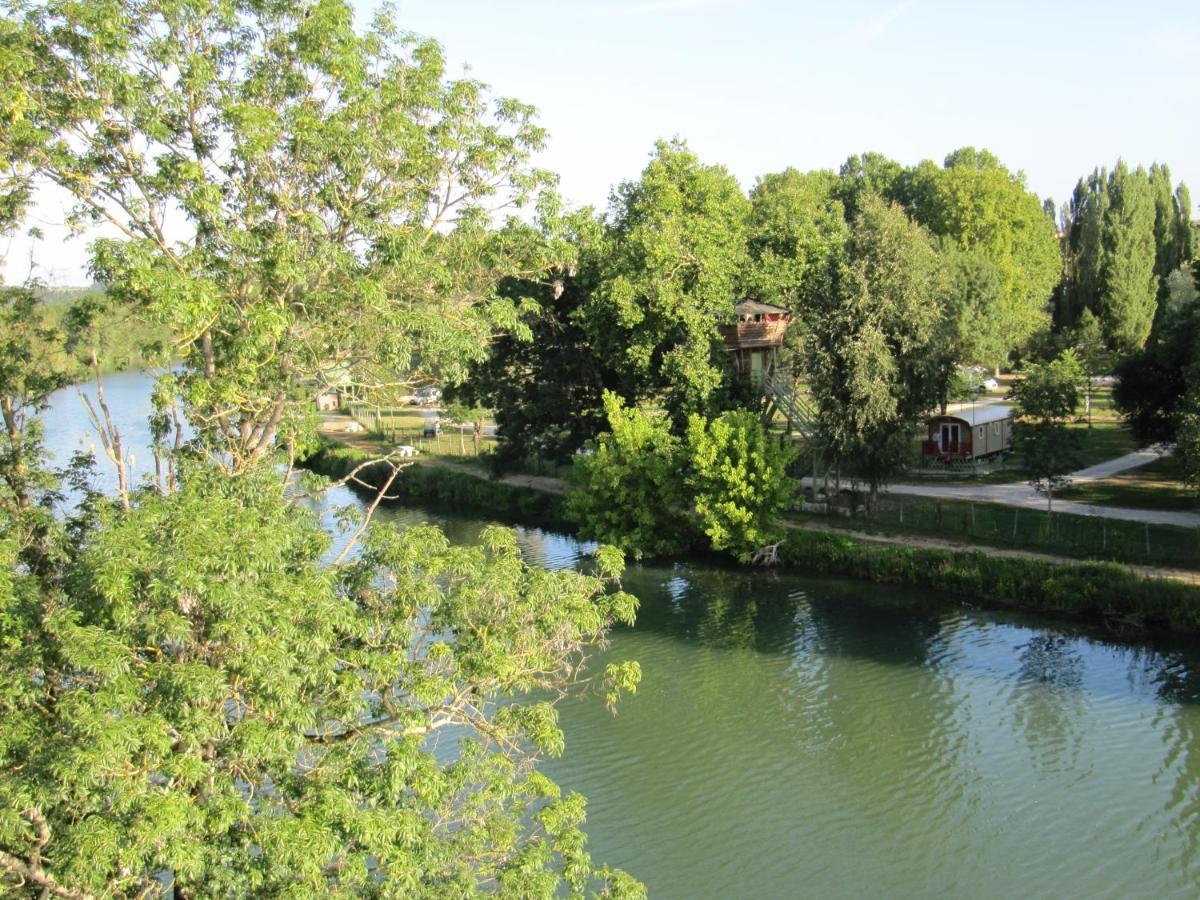 Camping Belle Riviere Chaniers Exteriör bild