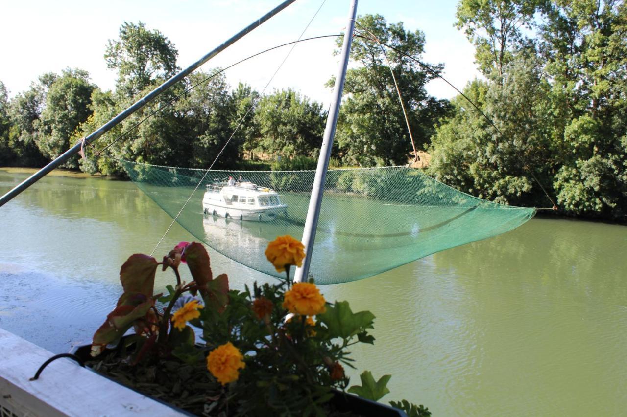 Camping Belle Riviere Chaniers Exteriör bild