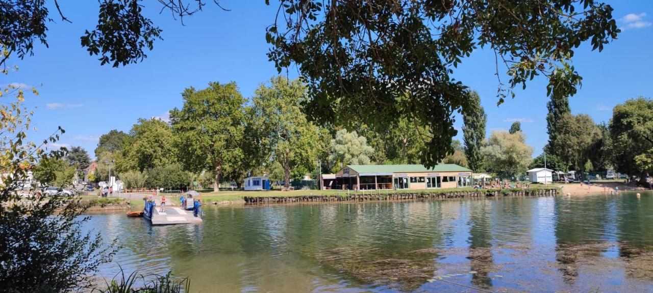 Camping Belle Riviere Chaniers Exteriör bild