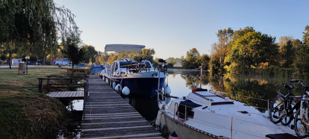 Camping Belle Riviere Chaniers Exteriör bild
