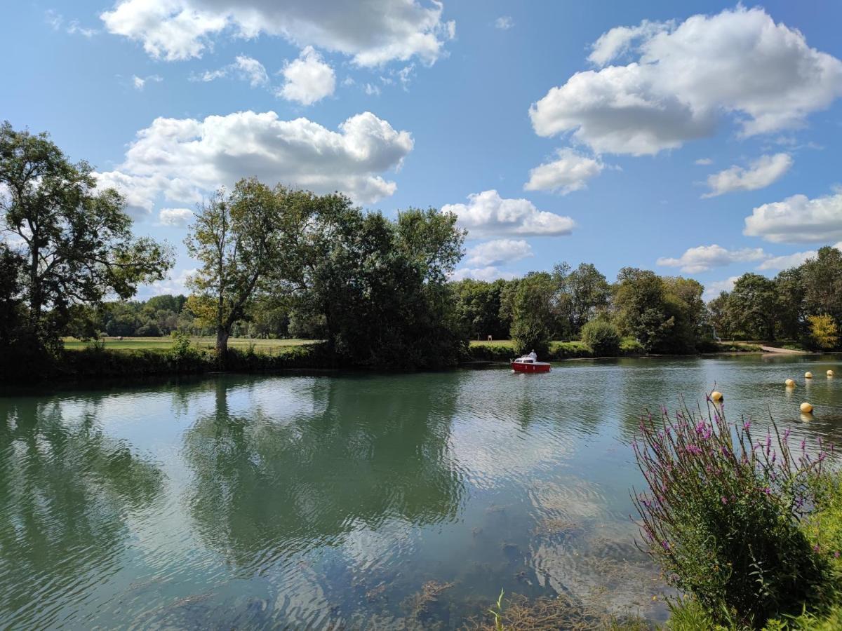 Camping Belle Riviere Chaniers Exteriör bild