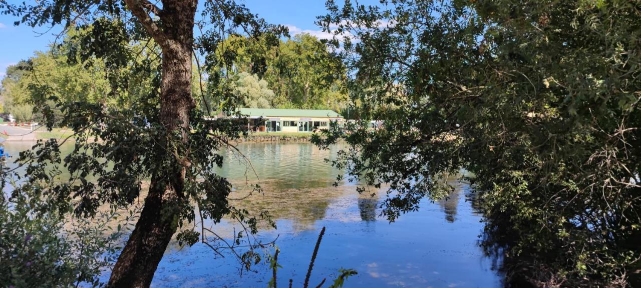 Camping Belle Riviere Chaniers Exteriör bild