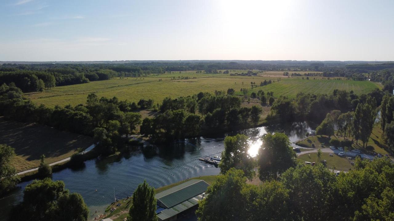 Camping Belle Riviere Chaniers Exteriör bild